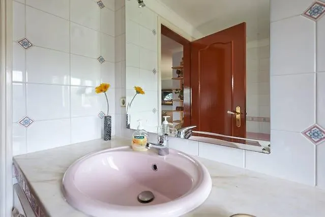 Homestay Sun House III - Near Sintra - Kitchen - Pool Apartment Mem Martins Portugal